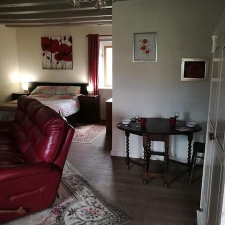 Bed and Breakfast Chez Pastuso Brigueil-le-Chantre Экстерьер фото
