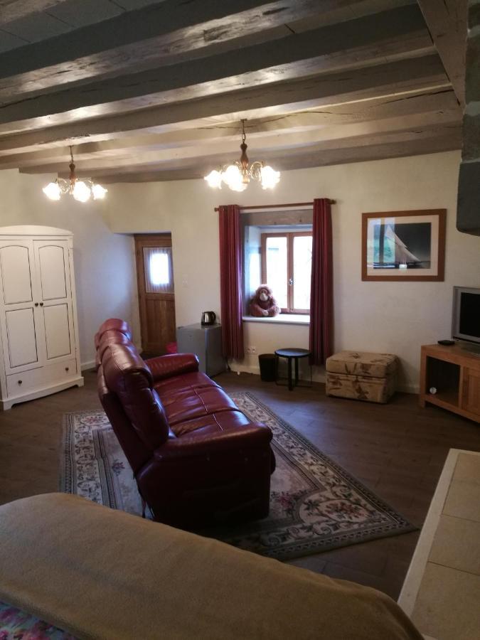 Bed and Breakfast Chez Pastuso Brigueil-le-Chantre Экстерьер фото